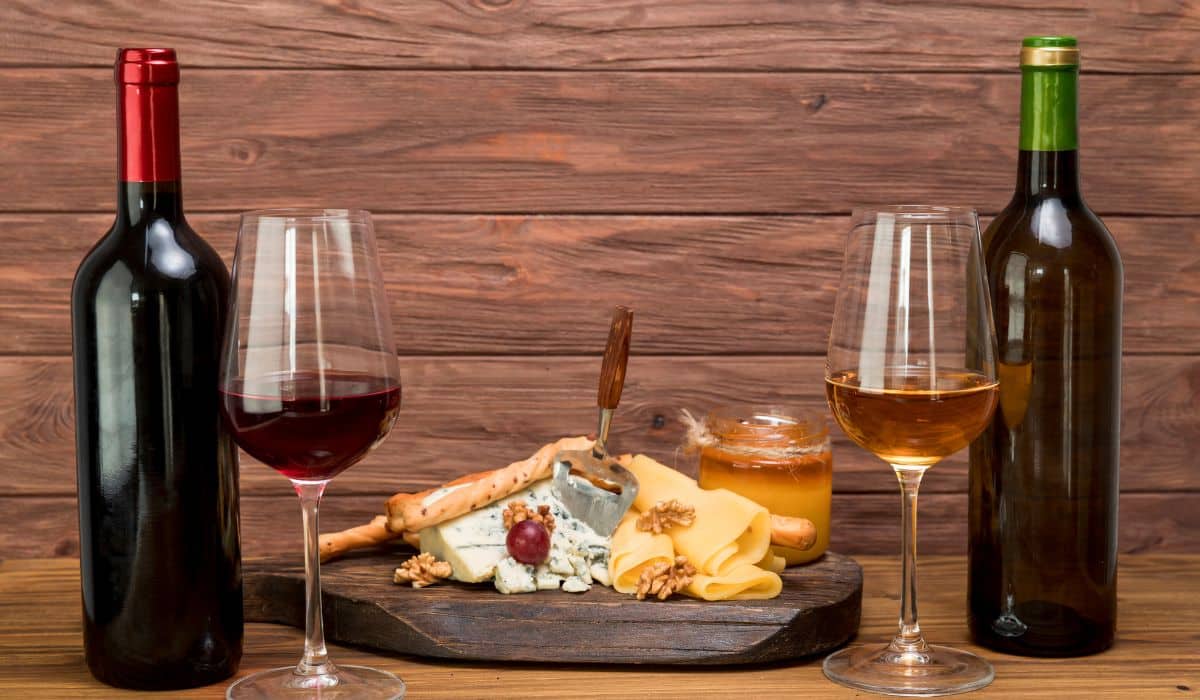 Wine Bar with Food in Oliver